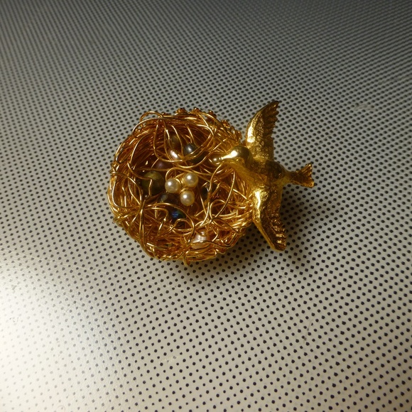 brooch gold wire bird nest mommy bird three pearl jeanne signed - Picture 3 of 6